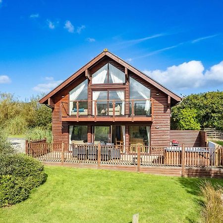 Skylark Sleeps 8 Private Hot Tub & Dogs Welcome Nr Padstow, Resort Pool Bar & Watersports St Columb Major Buitenkant foto