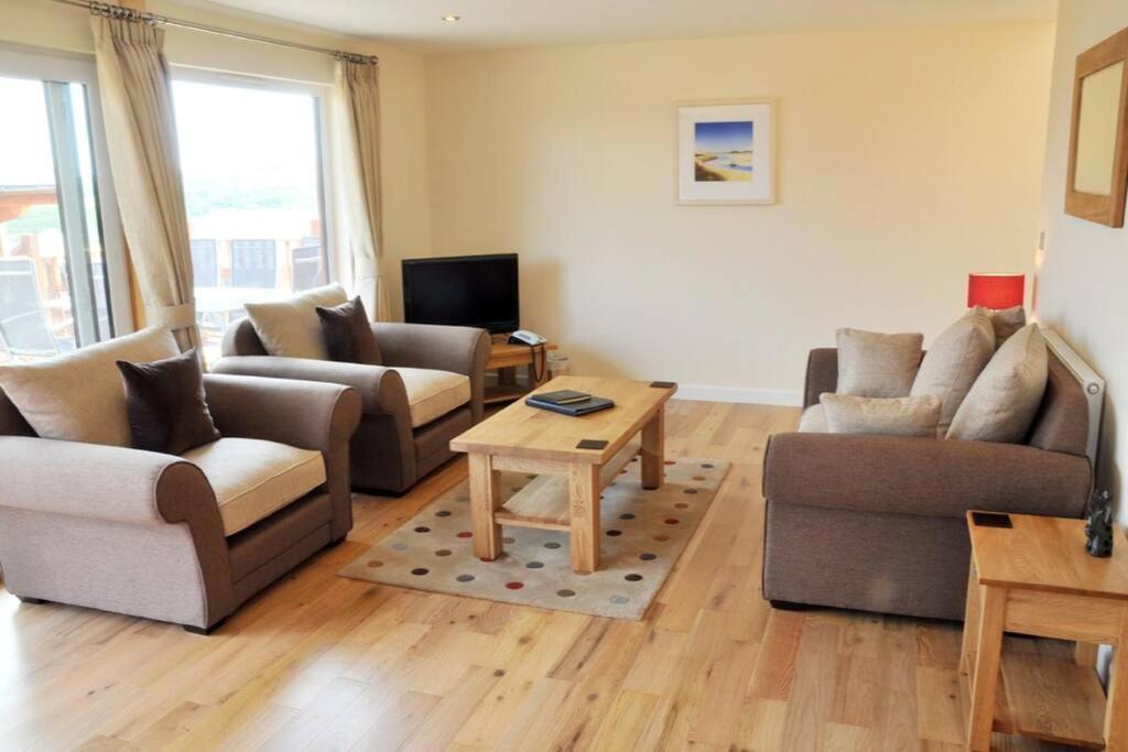 Skylark Sleeps 8 Private Hot Tub & Dogs Welcome Nr Padstow, Resort Pool Bar & Watersports St Columb Major Buitenkant foto