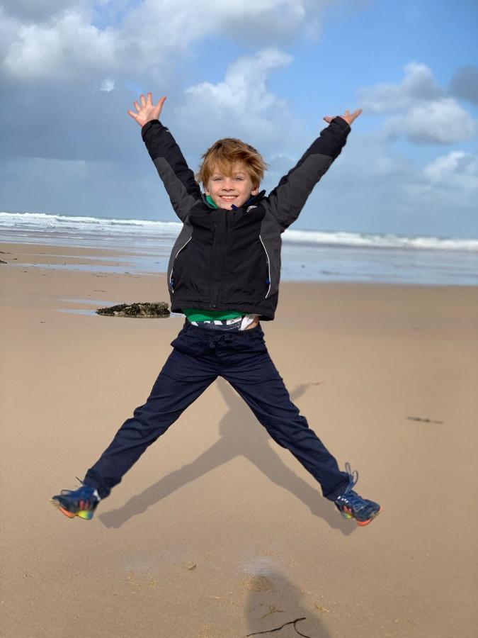 Skylark Sleeps 8 Private Hot Tub & Dogs Welcome Nr Padstow, Resort Pool Bar & Watersports St Columb Major Buitenkant foto