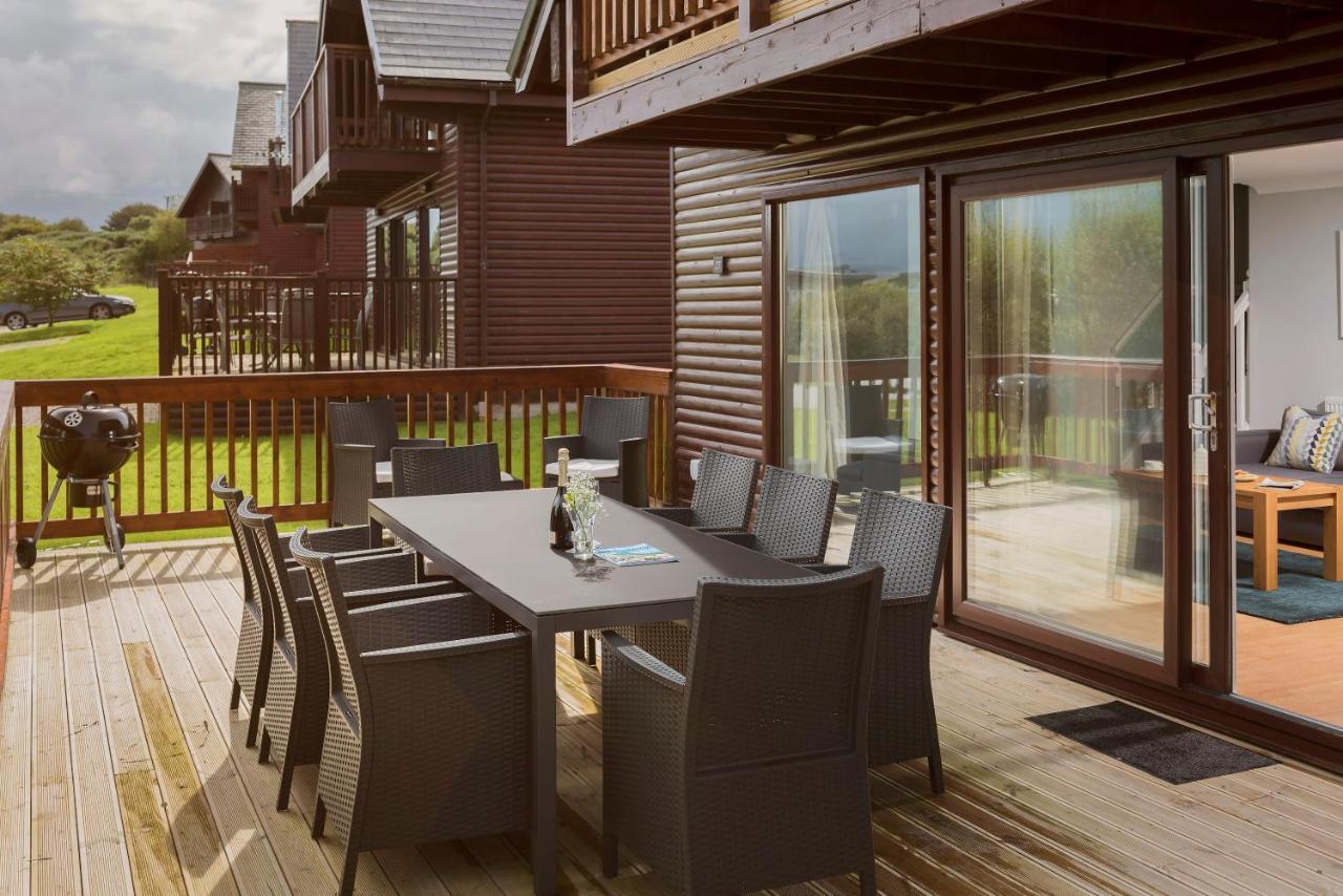 Skylark Sleeps 8 Private Hot Tub & Dogs Welcome Nr Padstow, Resort Pool Bar & Watersports St Columb Major Buitenkant foto