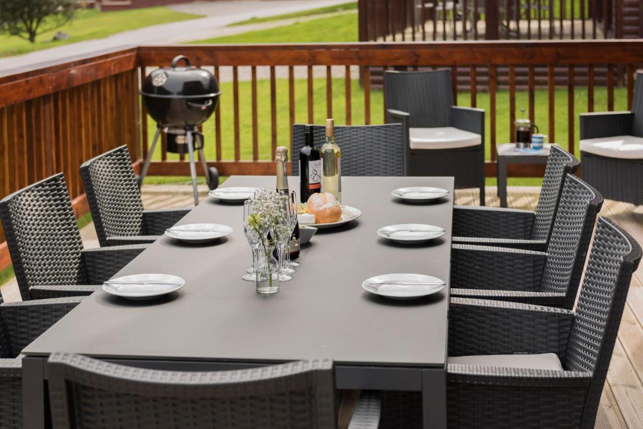 Skylark Sleeps 8 Private Hot Tub & Dogs Welcome Nr Padstow, Resort Pool Bar & Watersports St Columb Major Buitenkant foto