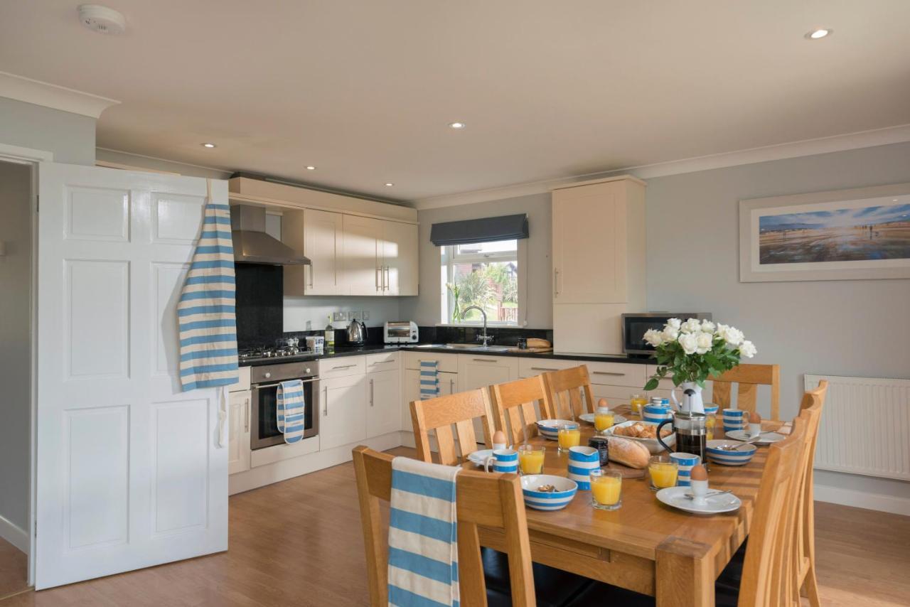 Skylark Sleeps 8 Private Hot Tub & Dogs Welcome Nr Padstow, Resort Pool Bar & Watersports St Columb Major Buitenkant foto