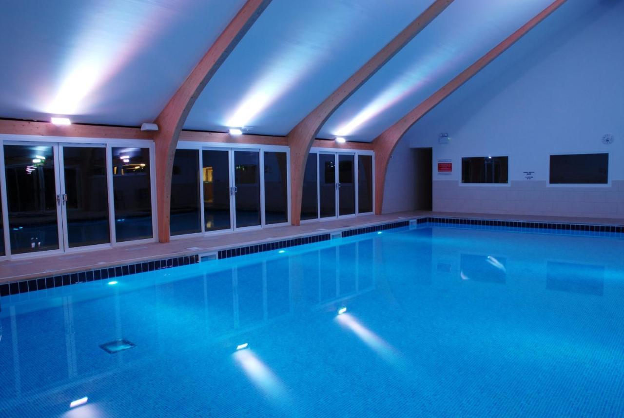 Skylark Sleeps 8 Private Hot Tub & Dogs Welcome Nr Padstow, Resort Pool Bar & Watersports St Columb Major Buitenkant foto