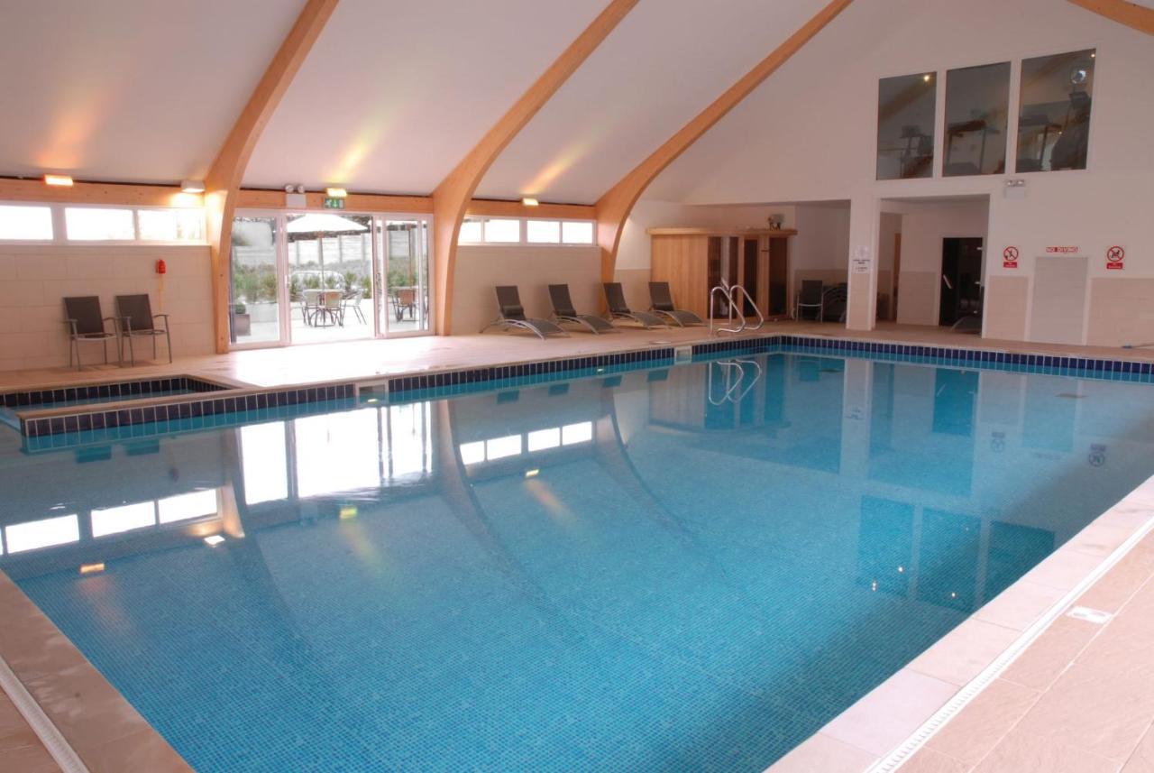 Skylark Sleeps 8 Private Hot Tub & Dogs Welcome Nr Padstow, Resort Pool Bar & Watersports St Columb Major Buitenkant foto