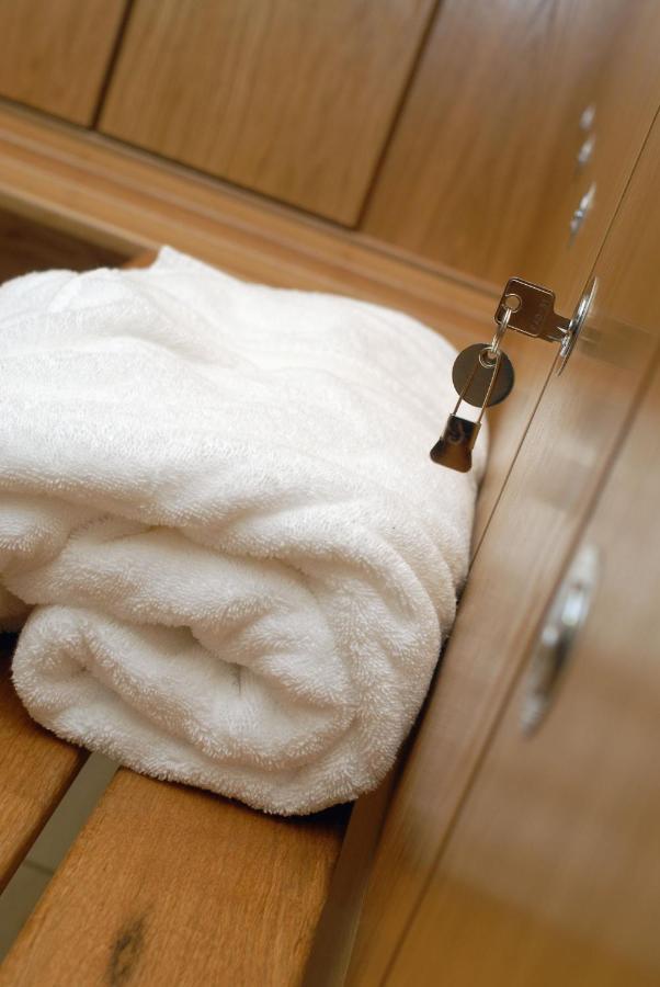 Skylark Sleeps 8 Private Hot Tub & Dogs Welcome Nr Padstow, Resort Pool Bar & Watersports St Columb Major Buitenkant foto